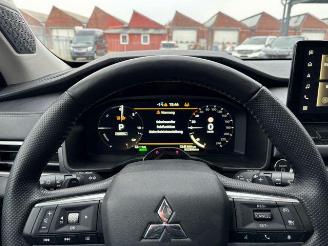 Mitsubishi Outlander 2.4 PHEV 4WD Top Panorama / VOLL picture 19