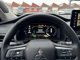 Mitsubishi Outlander 2.4 PHEV 4WD Top Panorama / VOLL picture 19