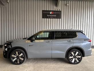 Mitsubishi Outlander 2.4 PHEV 4WD Top Panorama / VOLL picture 2