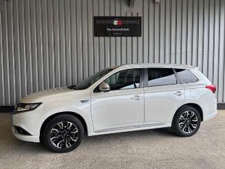 Vaurioauto  passenger cars Mitsubishi   2015/12