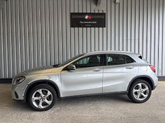 Voiture accidenté Mercedes GLA 200 Autom / R-Kamera / LED 2018/10