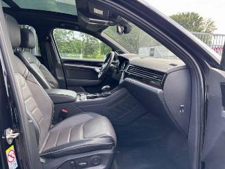 Volkswagen Touareg 3.0 TDI R-Line 4Motion Panorama picture 23