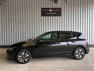 krockskadad bil auto Volkswagen Golf VIII Lim. 1.5 eTSI Goal DSG / LED / AHK 2024/11
