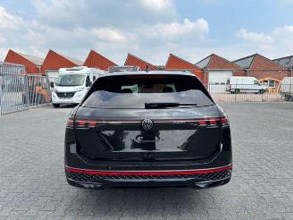 Volkswagen Passat Variant 2.0 TDI 4Motion R-Line picture 10