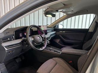 Skoda Superb Combi 2.0 TDI Selection R-Kamera / LED picture 10