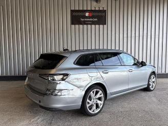 Skoda Superb Combi 2.0 TDI Selection R-Kamera / LED picture 6