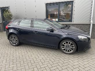 Volvo V-40 2.0 D2 Summum Business picture 3