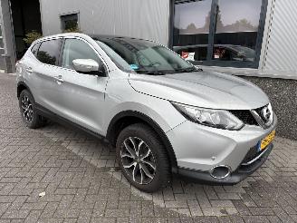 damaged passenger cars Nissan Qashqai 1.2 Connect Edition 2014/8