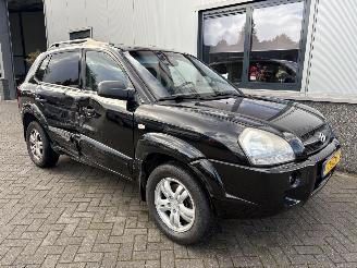 damaged passenger cars Hyundai Tucson 2.0i Dynamic 2009/8