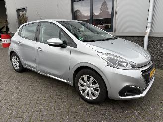 Schadeauto Peugeot 208 1.2 PureTech Blue Lion 2016/6