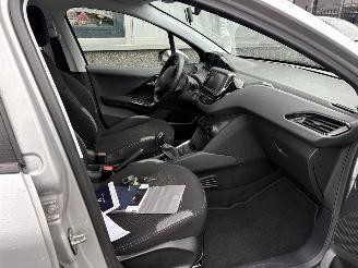 Peugeot 208 1.2 PureTech Blue Lion picture 2