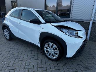 krockskadad bil auto Toyota Aygo AYGO X  1.0 VVT-i MT Play 2024/11