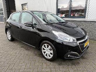 krockskadad bil auto Peugeot 208 1.2 PureTech Blue Lion 2016/3