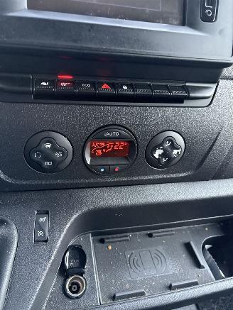 Renault Master T35 2.3dCi 165 L3 Comfort Bakwagen picture 14