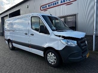uszkodzony samochody ciężarowe Mercedes Sprinter 315  1.9CDI L2 H1 2020/11