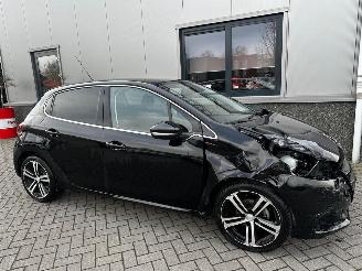 Schadeauto Peugeot 208 1.2 PureTech GT-Line Automaat 2018/8