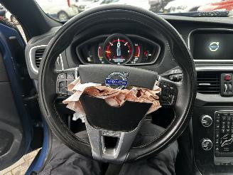 uszkodzony samochody osobowe Volvo V-40 2.0 D2 R-Design Business 2015/10