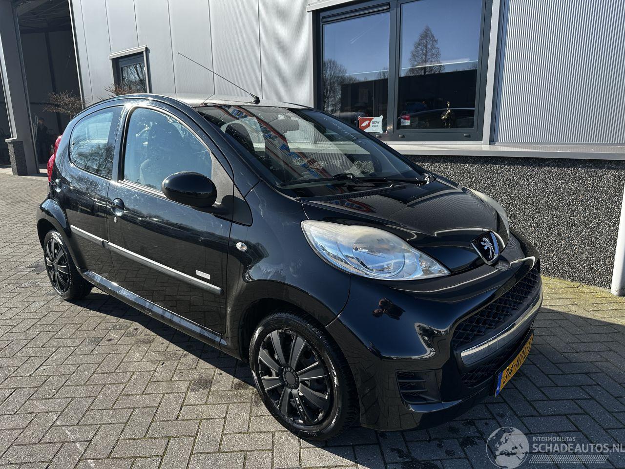 Peugeot 107 1.0-12V Millesim 200