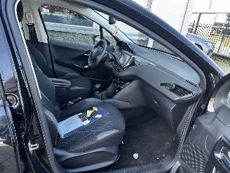 Peugeot 208 1.2 VTi Envy picture 23