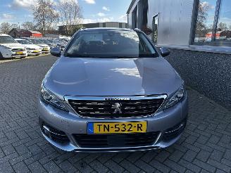 Peugeot 308 1.2 PureTech Blue Lease Premium picture 2