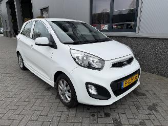 damaged passenger cars Kia Picanto 1.0 CVVT ISG Plus Pack 2013/5