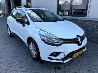 damaged passenger cars Renault Clio 0.9-TCe Limited 2019/3