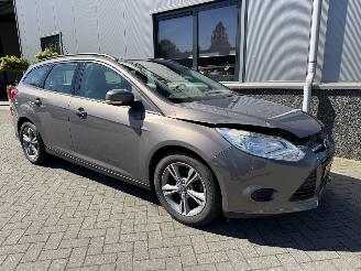 Unfallwagen Ford Focus 1.0 EcoBoost Edition 2013/11