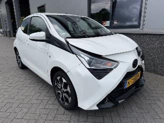 Voiture accidenté Toyota Aygo 1.0 VVT-i x-joy 2019/6