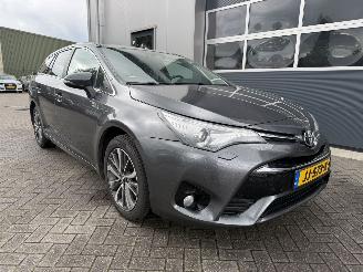krockskadad bil auto Toyota Auris Touring Sports 2.0 D-4D-F Executive Business 2015/5