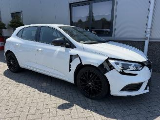 uszkodzony samochody osobowe Renault Mégane 1.2 TCe Life 2016/11