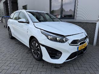 Damaged car Kia Ceed 1.6 GDI PHEV DynamicLine Plug-in Sportswagon 2022/6