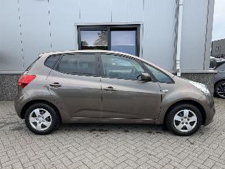 Coche accidentado Kia Venga 1.6 CVVT DynamicLine 2015/12