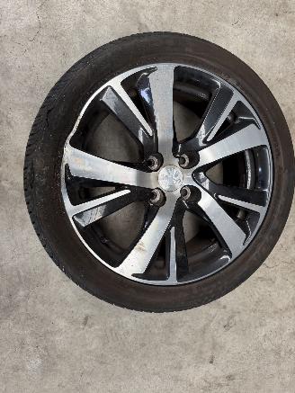 Peugeot 2008 1.2 PureTech GT-Line picture 31
