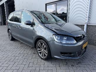 Vaurioauto  passenger cars Volkswagen Sharan 2.0 TSI Highline 7-Persoons Automaat 2013/2