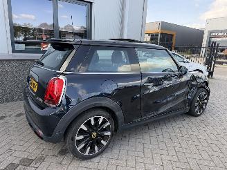 Mini Electric MINI Yours 33 kWh picture 5