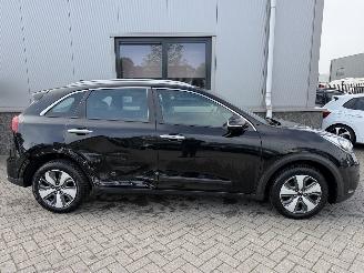 Kia Niro 1.6 GDi Hybrid DynamicLine RG-495-G picture 3
