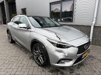 Voiture accidenté Infiniti Q30 2.2d Premium Tech Automaat PH-899-H. 2016/4