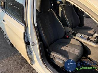 Peugeot 308 308 SW (L4/L9/LC/LJ/LR), Combi 5-drs, 2014 / 2021 1.2 12V e-THP PureTech 130 picture 17