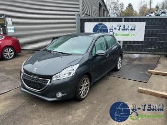 krockskadad bil auto Peugeot 208 208 I (CA/CC/CK/CL), Hatchback, 2012 / 2019 1.2 Vti 12V PureTech 82 2014/1
