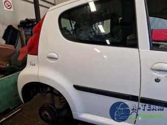 Peugeot 107 107, Hatchback, 2005 / 2014 1.0 12V picture 8