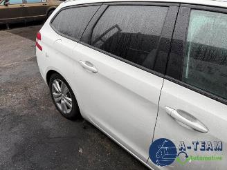 Peugeot 308 308 SW (L4/L9/LC/LJ/LR), Combi 5-drs, 2014 / 2021 1.2 12V e-THP PureTech 110 picture 20