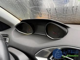 Peugeot 308 308 SW (L4/L9/LC/LJ/LR), Combi 5-drs, 2014 / 2021 1.2 12V e-THP PureTech 110 picture 10