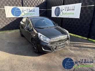 Vrakbiler auto Kia Rio Rio III (UB), Hatchback, 2011 / 2017 1.2 CVVT 16V 2011/10