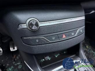 Peugeot 308 308 (L3/L8/LB/LH/LP), Hatchback 5-drs, 2013 / 2021 1.2 12V e-THP PureTech 130 picture 17