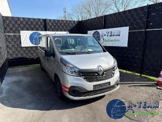 Coche siniestrado Renault Trafic Trafic Passenger (1JL/2JL/3JL/4JL), Bus, 2014 1.6 dCi 95 2016/9
