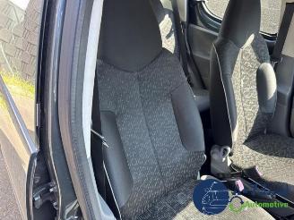 Peugeot 107 107, Hatchback, 2005 / 2014 1.0 12V picture 16