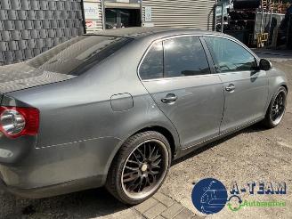 Volkswagen Jetta Jetta III (1K2), Sedan, 2005 / 2010 1.6 FSI 16V picture 15