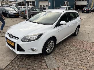 uszkodzony samochody osobowe Ford Focus 1.0 ecoboost 2013/9