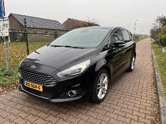 krockskadad bil auto Ford S-Max vignale no damage 2017/10