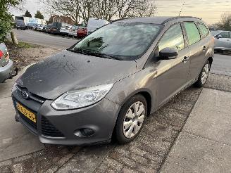 krockskadad bil auto Ford Focus 1.6 TDCI no damage 2012/4